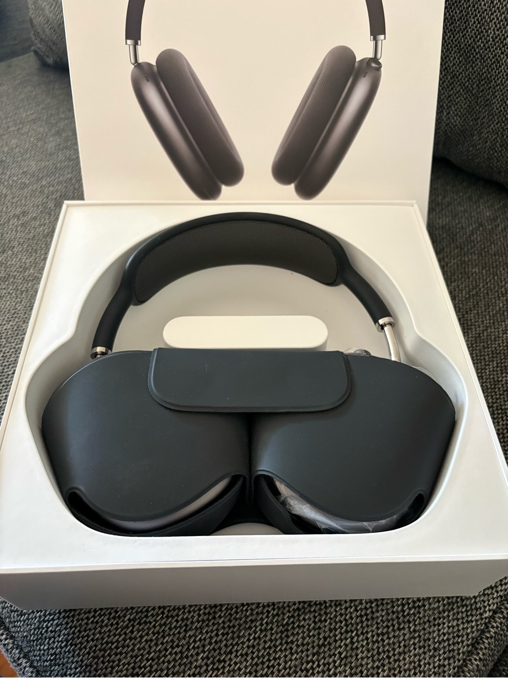 Apple AirPods Max - Space Gray 1st Generation - Picture 4 of 7